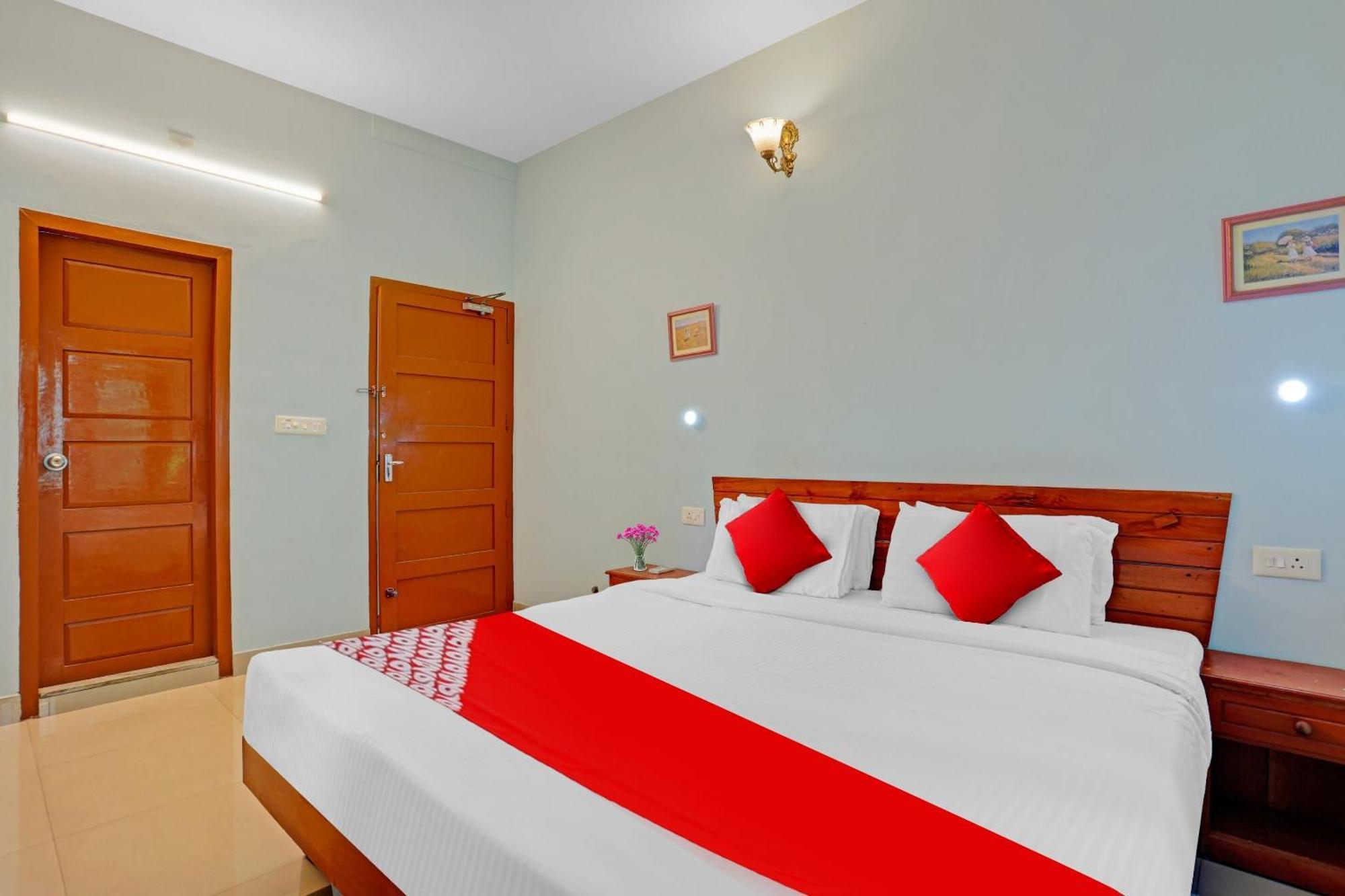 تريفِندرم Flagship Hotel Adara Residency المظهر الخارجي الصورة
