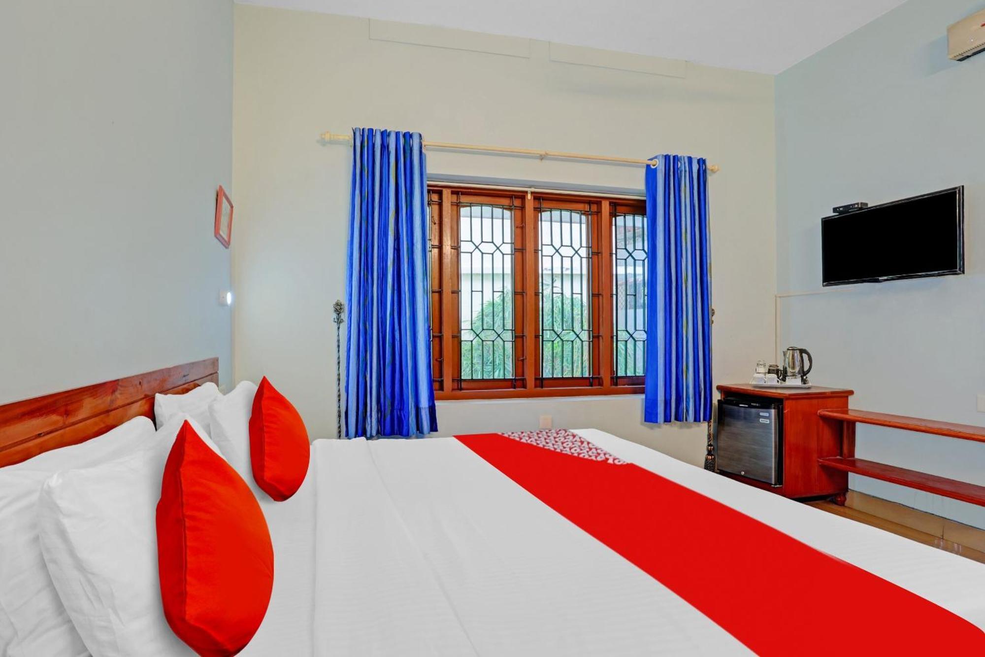 تريفِندرم Flagship Hotel Adara Residency المظهر الخارجي الصورة